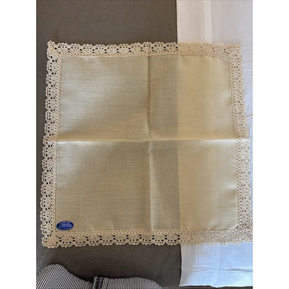 Vintage Quaker Lace Napkins 16